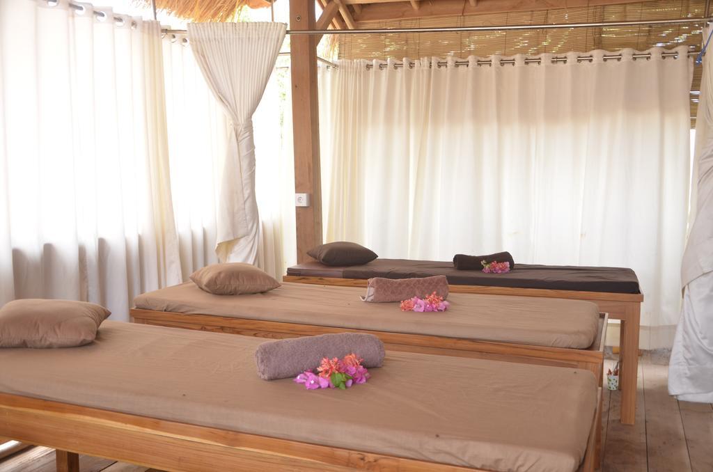 Gili Sands Hotel & Bar Гили Траванган Экстерьер фото